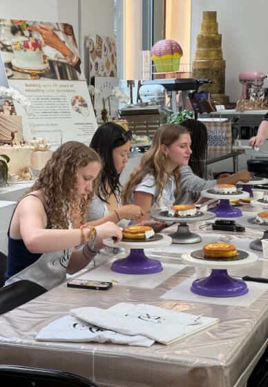 Gingerbread Man Cake Decorating Class New York City | ClassBento